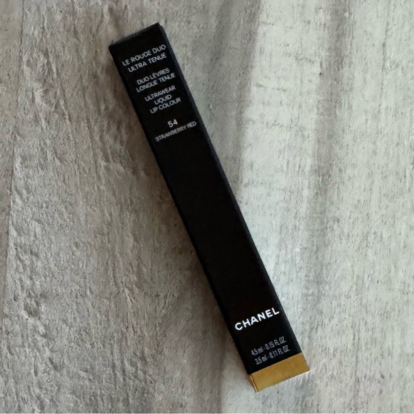 Chanel Le Rouge Duo Ultra Tenure Liquid Lip Colour 54 Strawberry Red - Picture 4 of 4